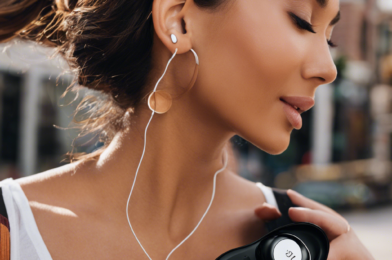The Pros and Cons of Wireless Earbuds: Are They Worth It?